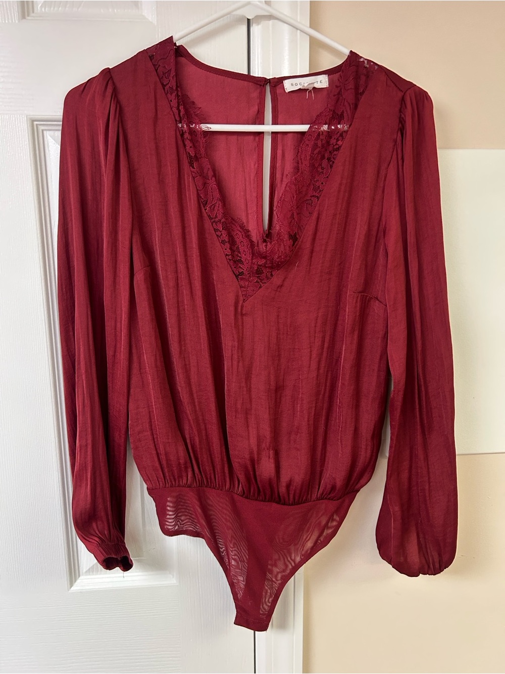 Socialite Lace Long Sleeves Bodysuit